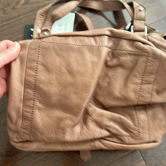 Leather crossbody bag - Picture 6 of 7